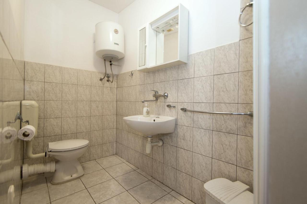 Apartments Jaksa Вис Экстерьер фото