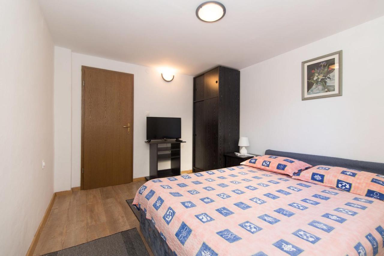 Apartments Jaksa Вис Экстерьер фото