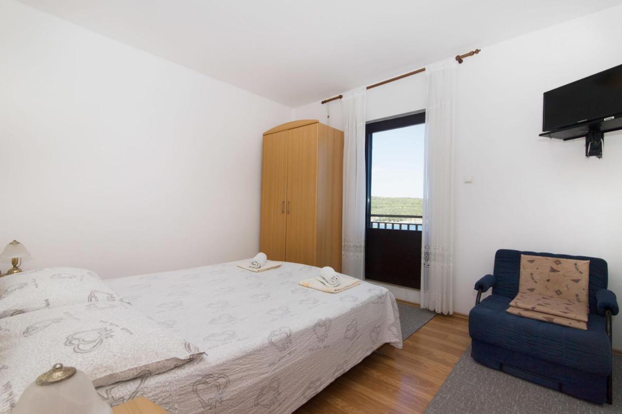 Apartments Jaksa Вис Экстерьер фото