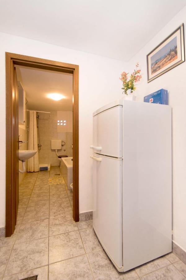 Apartments Jaksa Вис Экстерьер фото